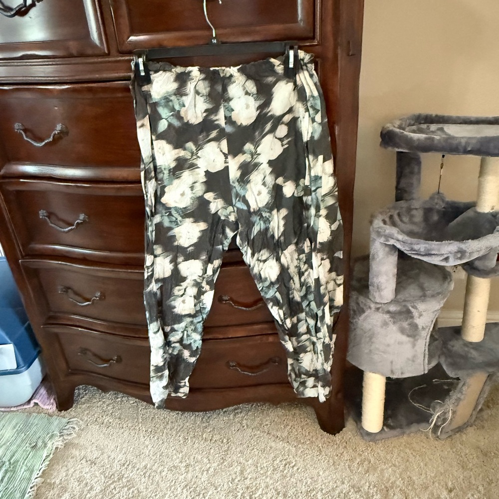 bryn Walker Floral Ankle Pants - Black and White